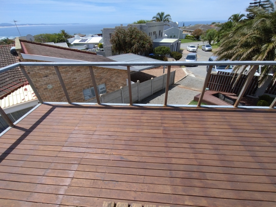 5 Bedroom Property for Sale in Wavecrest Eastern Cape